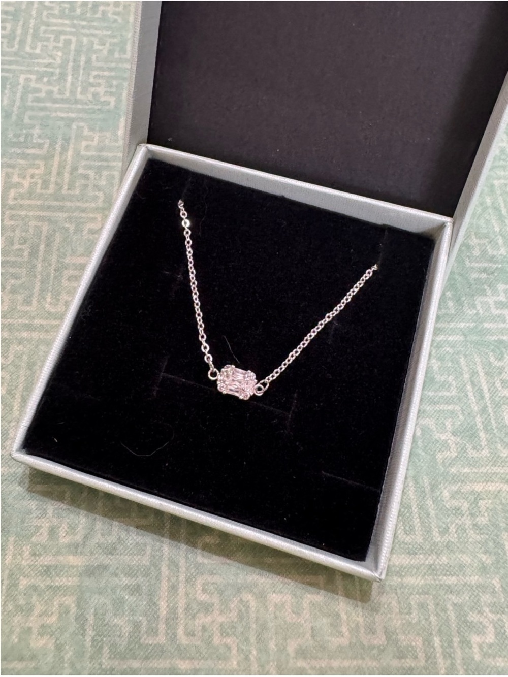 DAINTY SILVER TONE BRACELET